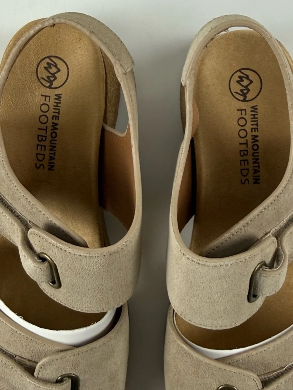 White Mountain Footbed Gelato Wedge Sandals Womens 10M Sandalwood Suede NEW